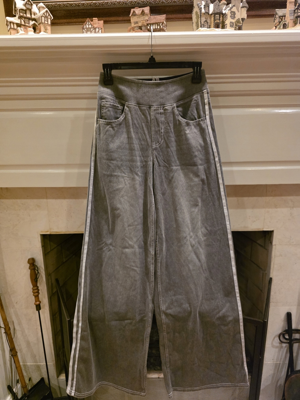 HALARA Gray Wide-Leg Flare Jeans with White Side Stripes